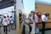 सूरत : दीपावली और छठ महापर्व पर रेलवे स्टेशनों पर यात्रियों की भारी भीड़
