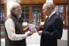 प्रधानमंत्री मोदी ने पुतिन को रूसी भाषा में गीता की प्रति भेंट की
