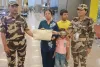 सूरत : सूरत एयरपोर्ट पर CISF जवानों की ईमानदारी की मिसाल, महिला यात्री का लाखों रुपये और आभूषण से भरा बैग लौटाया