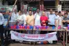 सूरत : ‘सेवा ही सबसे बड़ा धर्म’ के संदेश के साथ शीतल गुलाब शरबत का वितरण