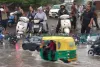 सूरत : दो घंटे की बारिश ने थाम दी सूरत की रफ्तार, मुख्य मार्गों पर जलभराव से यातायात प्रभावित