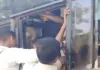 सूरत : सिटी बस में  भेड़-बकरियों की तरह बस के दरवाजे से लटक कर सफर करते दिखे लोग, वीडियो वायरल