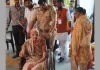 वडोदरा में 100 वर्षीय महिला ने पेश की मिसाल, मतदान कर दिया जागरूकता का संदेश