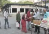 सूरत : सिविल अस्पताल परिसर में मरीजों के परिजनों के लिए सेवा कार्य, अधिक मास के पहले दिन नाश्ता वितरण