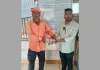 वडोदरा : रेलकर्मी ने पेश की ईमानदारी की मिसाल, ट्रैक पर मिला बैग कैश सहित लौटाया 