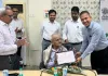 वडोदरा : 100 वर्ष पूर्ण होने पर सेवानिवृत्त रेलकर्मी उमेदभाई पटेल का वडोदरा मंडल द्वारा गरिमामय सम्मान