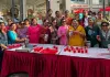 सूरत : निर्जला एकादशी पर श्री श्याम प्रचार मंडल महिला इकाई ने बांटा शीतल शरबत