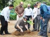 गुजरात  :  आणंद कृषि विश्वविद्यालय के कुलपति ने हर मेड़ पर पेड़  की आवश्यकता समझाई