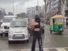 इंदौर : ट्रैफिक सिग्नल पर अचानक नाचने लगी लड़की, वीडियो वायरल होने पर बुरी फंसी