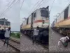 तेलंगाना : रेलवे ट्रैक पर रील बनाने गये युवक को तेज रफ़्तार ट्रेन ने उछलकर दूर फैंका, स्थिति गंभीर