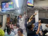 मुंबई लोकल ट्रेनों में यात्रा कर रहे लोगों को ONTV ने लाइव क्रिकेट मैच दिखाया
