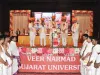 सूरत : वीएनएसजीयू 55वां स्नातक समारोह में पगड़ी और पारंपरिक पोशाक के साथ छात्रों को डिग्री प्रदान की गई