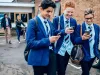 ब्रिटेन सरकार ने स्कूलों में बच्चों के मोबाइल फोन के उपयोग पर प्रतिबंध लगाया
