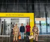 सूरत : सीआईएसएफ की सतर्कता और ईमानदारी की मिसाल, 53.34 लाख रुपये के आभूषणों से भरा बैग यात्री को लौटाया