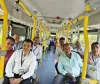 सूरत : प्रधानमंत्री मोदी की अपील का असर, सचिन के उद्योगपति ई-बस से पहुंचे कार्यक्रम में