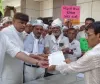 सूरत : हाई-टेंशन बिजली लाइनों से किसानों को हो रहे नुकसान पर राष्ट्रीय नीति बनाने की मांग