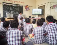 सूरत : शिक्षा और प्रशासनिक जिम्मेदारियों के बीच फंसे शिक्षक