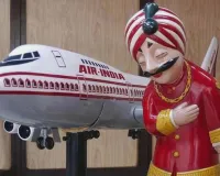 एयर इंडिया के केबिन व कॉकपिट क्रू और सुरक्षा कर्मचारियों की वर्दी डिजाइन करेंगे मनीष मल्होत्रा
