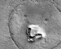 मंगल ग्रह पर दिखी भालू की आकृति,  नासा के वैज्ञानिक भी हैरान