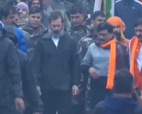 जम्मू-कश्मीर में भारत जोड़ो यात्रा : राहुल ने पहनी जैकेट, अब तक सिर्फ टी-शर्ट में देखे गये थे!