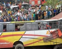 बांग्लादेश : तेज रफ़्तार अनियंत्रित बस खाई में गिरी, 16 लोगों की हुई मौत