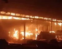 सूरत : पलसाना स्थित डाईंग मिल में भीषण आग, करोड़ों का ग्रे कपड़ा जलकर खाक 
