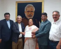 सूरत  :  चैंबर के प्रतिनिधियों ने दिल्ली में मंत्रियों के समक्ष प्रस्तुतियां दी