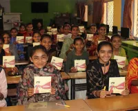 सूरत : 100 से ज्यादा स्कूलों के बच्चों ने हाथ से अपनी मां को पत्र लिखकर मनाया मदर्स डे