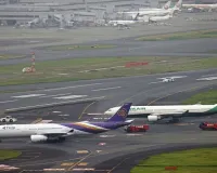 जापान में हवाई अड्डे के रनवे पर टकराए दो विमान