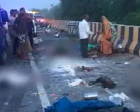 राजस्थान : ट्रक ने बस को मारी टक्कर, 12 लोगों की मौत, गंभीर घायल जयपुर रेफर