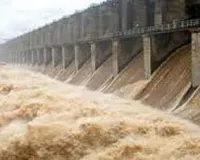 सूरत : हथनुर बांध से तापी नदी में 3.42 लाख क्युसेक पानी का डिस्चार्ज