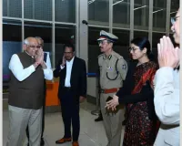 विदेश यात्रा से लौटे मुख्यमंत्री का अहमदाबाद हवाई अड्डे पर भव्य स्वागत