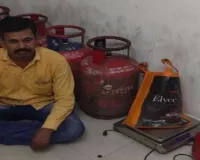 सूरत : इलेक्ट्रॉनिक्स की दुकान में अवैध गैस रिफिलिंग का भंडाफोड़, दो गिरफ्तार