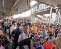 सूरत : उधना रेलवे स्टेशन पर यूपी-बिहार के हजारों यात्रियों का बुरा हाल 