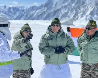 दुनिया के सबसे ऊंचे युद्ध क्षेत्र सियाचिन पहुंचे रक्षामंत्री राजनाथ सिंह, जवानों का हौसला बढ़ाया