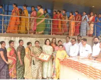 सूरत :  पिछले 12 वर्षों से उपमुख्यमंत्री हर्ष संघवी का परिवार न्यू सिविल अस्पताल के मरीजों के साथ मना रहा है दिवाली