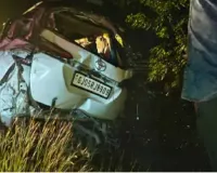 सूरत : शिरडी से लौटते समय भीषण सड़क हादसा, फॉर्च्यूनर पलटी — 3 की मौत, 4 घायल