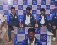 सूरत : 8 छक्के, 11 गेंदें, सबसे तेज़ अर्धशतक का विश्व रिकॉर्ड बनाने वाले आकाश चौधरी की कहानी