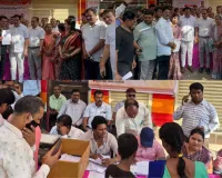 सूरत : केंद्रीय जल शक्तिमंत्री सी. आर. पाटिल ने लिंबायत में SIR कैंपों का दौरा किया