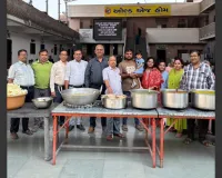 सूरत : डिंडोली वृद्धाश्रम में अग्रवाल समाज जागृति सेवा समिति की  भोजन सेवा