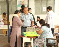 सूरत में स्पेशल इंटेंसिव रिफॉर्म (SIR) कैंप में वोटर्स ने दिखाया उत्साह