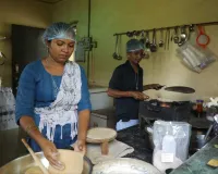 सूरत : आत्मनिर्भरता की मिसाल, आदिवासी महिला संगीताबेन ने ‘रूरल मॉल’ से बदली अपनी जिंदगी