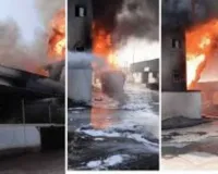 सूरत: पलसाना की केमिकल फैक्ट्री में भीषण आग, धुएं के गुबार से छाया अंधेरा