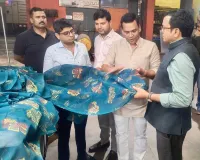 सूरत : भदोई के सांसद डॉ. विनोद कुमार बिंद ने सूरत में जाना साड़ी उद्योग का कार्यप्रणाली