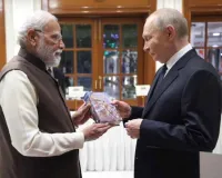 प्रधानमंत्री मोदी ने पुतिन को रूसी भाषा में गीता की प्रति भेंट की