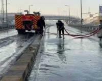 सूरत : सहारा दरवाज़ा ओवरब्रिज पर बड़ा हादसा, चलती बस का डीज़ल टैंक फटने से अफ़रा-तफ़री