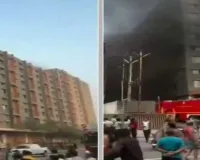 सूरत : पुनागांव के निधि टेक्सटाइल मार्केट में आग, बेसमेंट से उठे काले धुएं से मची अफरा-तफरी