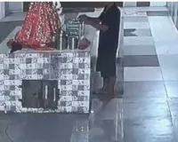 सूरत : चोर की 'अनोखी भक्ति'; पहले माताजी के पैर छुए, फिर कान पकड़कर मांगी माफी और ले उड़ा दानपात्र
