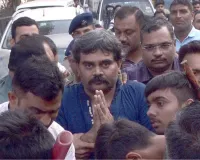 सूरत : आरोपी चिराग गोटी के रिकंस्ट्रक्शन के दौरान बेकाबू हुई भीड़