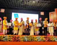 सूरत : वीएनएसजीयू का 58वां दीक्षांत समारोह, शंखनाद और वैदिक मंत्रोच्चार के बीच 8,725 विद्यार्थियों को मिलीं डिग्रियां